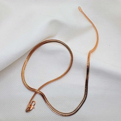 گردنبند ژوپینگ مدل «هرینگبون» (استخوان ماهی) | روبان طلایی لغزنده روی پوست