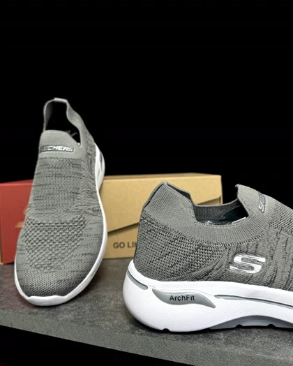 کتانی اسکیچرز جورابی