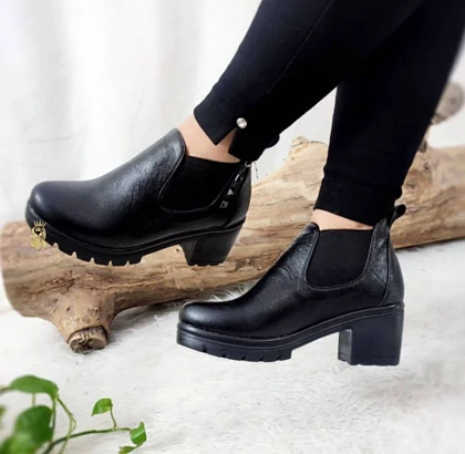 نیم بوت طبی مدل هستی