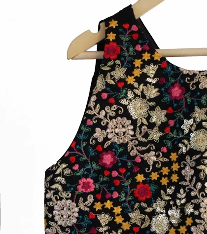 ست رسمی تاپ سوزندوزی و دامن مشکی
