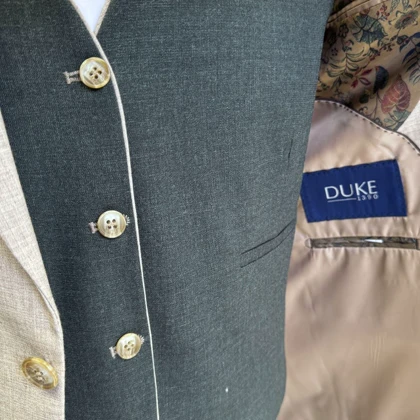 کت و شلوار یقه کنت ژیله دورو(کرم و سبز)DUKE