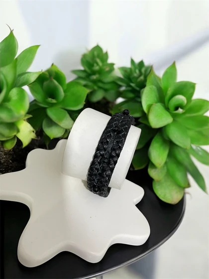 دستبند زنانه چرم طبیعی طرح نگینی کد3335064