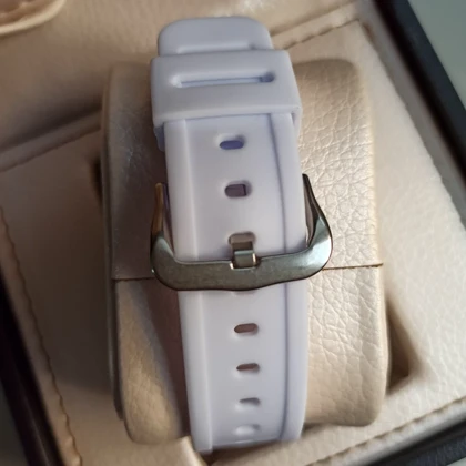 ساعت مچی جیشاک 2100 رنگین کمانی بند رابر سفید صفحه مشکی