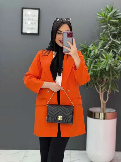 مانتو کتی مازراتی دکمه ژنرالی