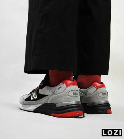 کفش کتانی طوسی مشکی قرمز Newbalance 992