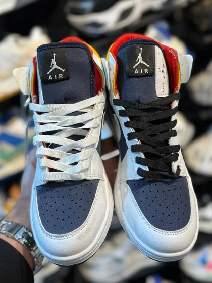 کتانی مردانه ترویس ساق‌دار سرمه ای سفید