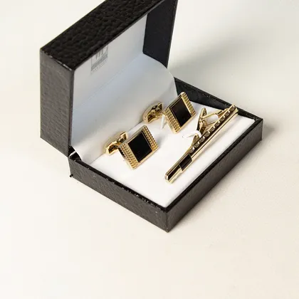 ست دکمه و گیره کروات