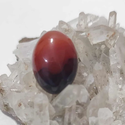 عقیق سرخ و سیاه