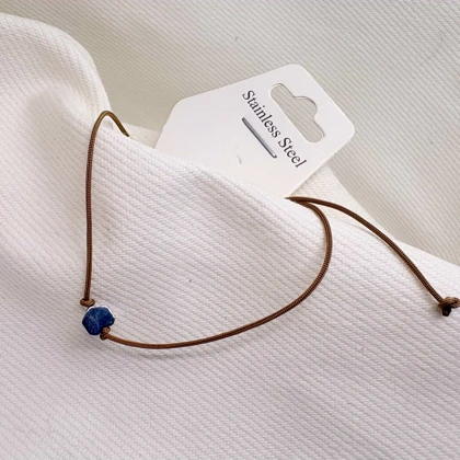 دستبند نخی طرح «هگزاگون» | پلاک استیل سیلور با بند قهوه‌ای ظریف