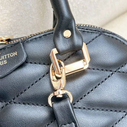 کیف نیمگرد لویی سون 2112