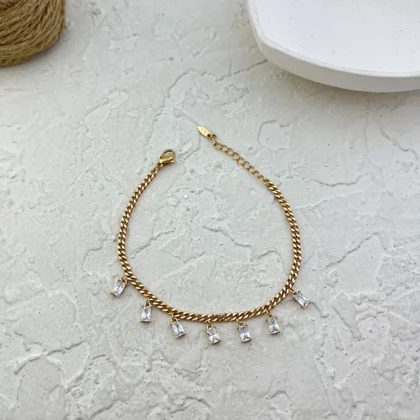 دستبند زنانه طرح طلا با آویز نگین باگت برند ژوپینگ