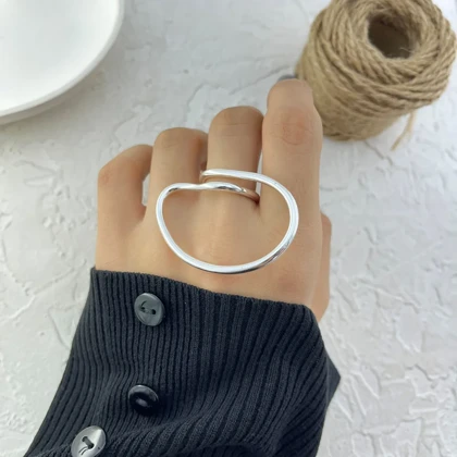 انگشتر زنانه مینیمال طرح پیچیده