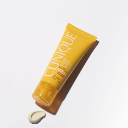 ضد آفتاب کلینیک سولار اسمارت کلینیک 50 میل SPF50