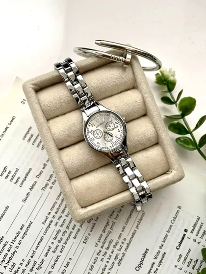 ساعت هانگری سه موتوره زنانه 926