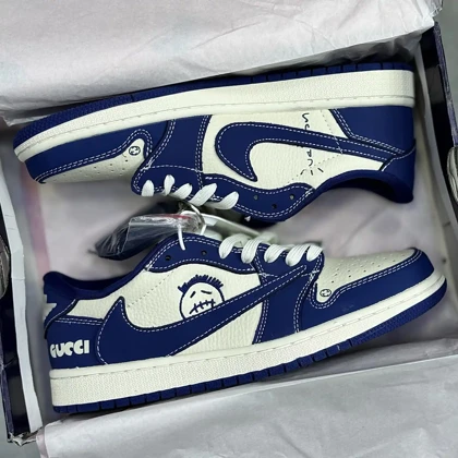 کفش نایک ایر جردن وان لو تراویس اسکات گوچی سفید سرمه‌ای Nike Air Jordan 1 Low Travis Scott Gucci