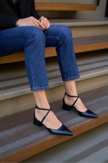 کفش پاشنه‌بلند کلاسیک زنانه madamra madamra