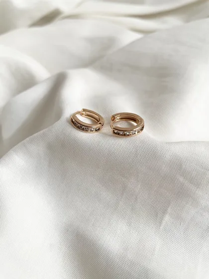 گوشواره حلقه‌ای نگین‌دار