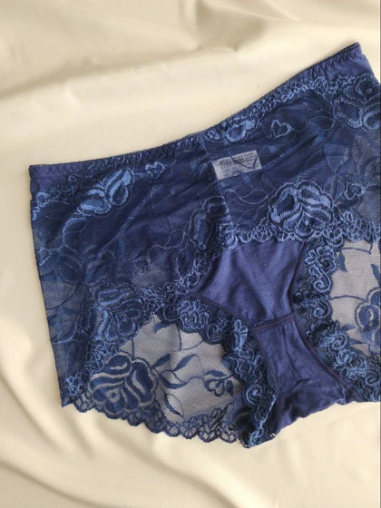 شورت فاق بلند نخ و دانتل کد: 3978