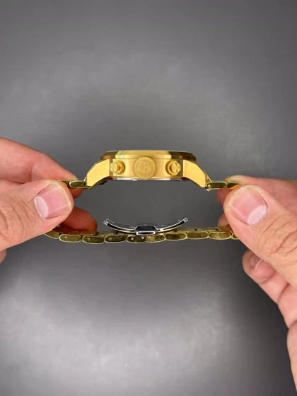 ساعت مچی پورشه دیزاین کورنوگراف بند طلایی صفحه مشکی Porsche Design