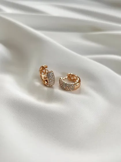 گوشواره حلقه‌ای نگین‌دار