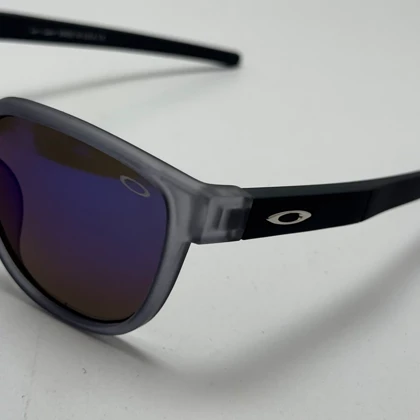 عینک آفتابی اوکلی سبک OAKLEY طوسی عدسی آبی آیینه ای کد 2435
