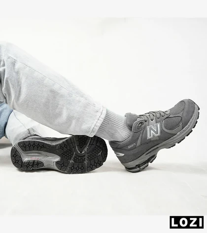 کفش کتانی طوسی NEW BALANCE 2002R