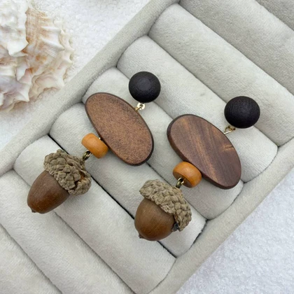 گوشواره چوبی طرح بلوط طبیعی