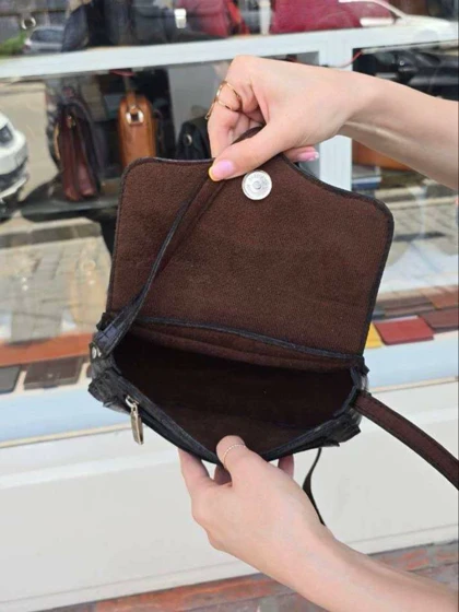 کیف چرم زنانه درب پروانه مشکی تمام سنگی چرم اصل گاوی