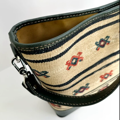 کیف زنانه چرم و گلیم مدل زیلان