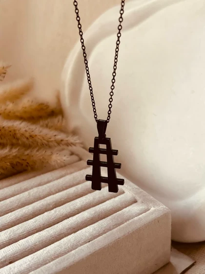 گردنبند ریل رضا پیشرو