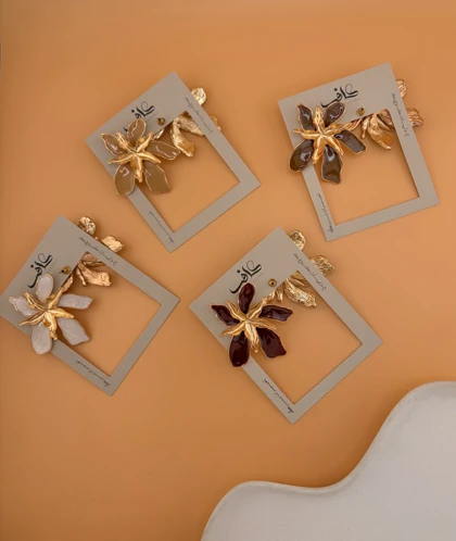 گوشواره گل میناکاری مدل گلبرگ پهن