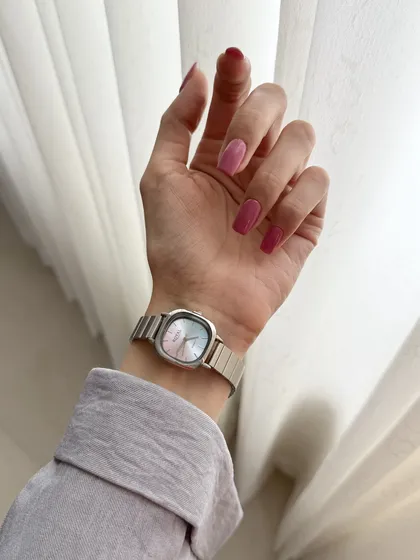 ساعت مربعی رنگین کمانی