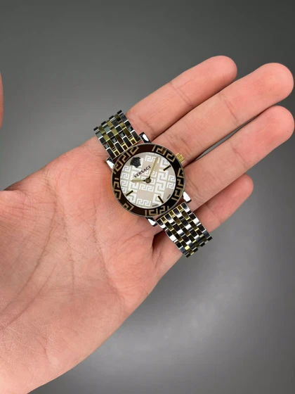 ساعت مچی ورساچه دورحکاکی بند طلایی سیلور صفحه سفید Versace