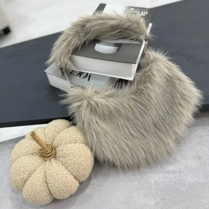 کیف خز نرمک