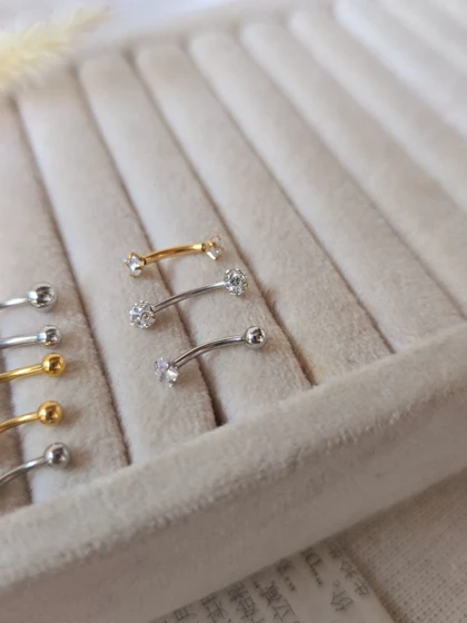 پیرسینگ ابرو و روک