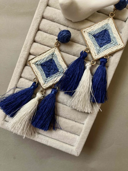 گوشواره کنفی آویز دار سفید آبی