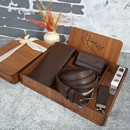 ست هدیه چرم مردانه چرم طبیعی کیف پول و کمربند مدل 4 تیکه قهوه ای ساده