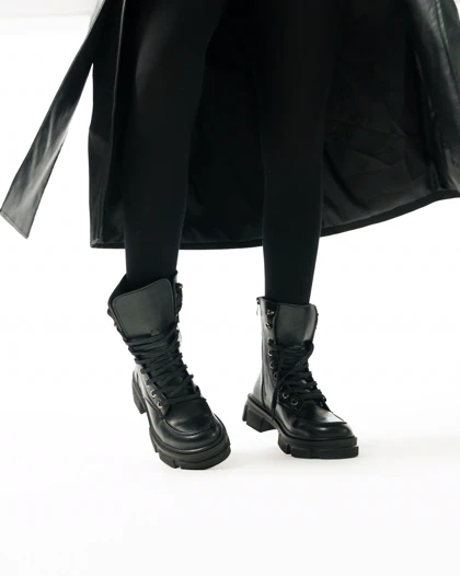 نیم بوت زنانه استرادیواریوس مدل Stradivarius-Flat-Ankle-Boots-BT10