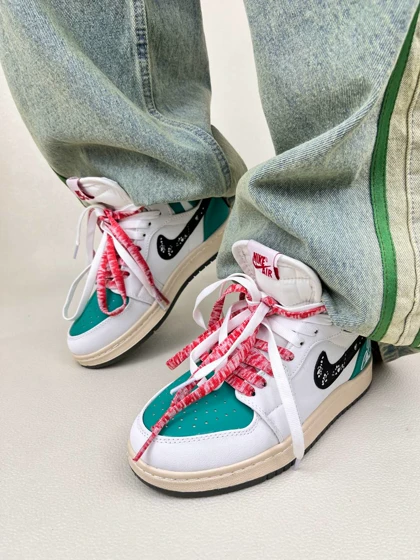 کتانی ونس زنانه ساق‌دار ایر جردن 1 مدل کریسمس 1 NIKE AIR JORDAN کد 912