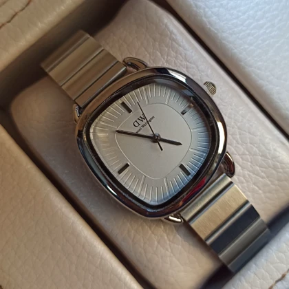 ساعت مچی زنانه دفرم DW طرح جولیوس بند استیل صفحه سفید