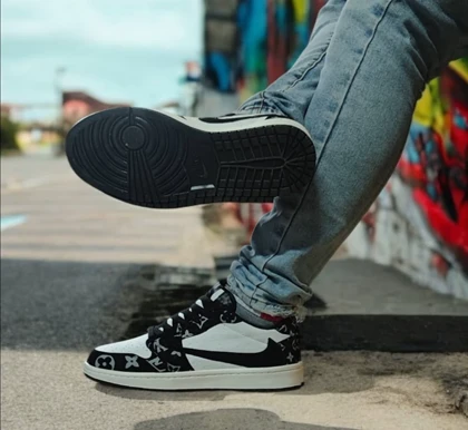 کتانی مردانه تراویس لویزویتون