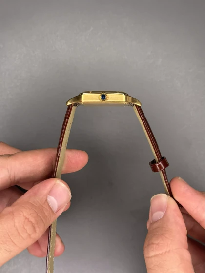 ساعت مچی کارتیه دومونت بند چرمی قهوه ای قاب طلایی Cartier