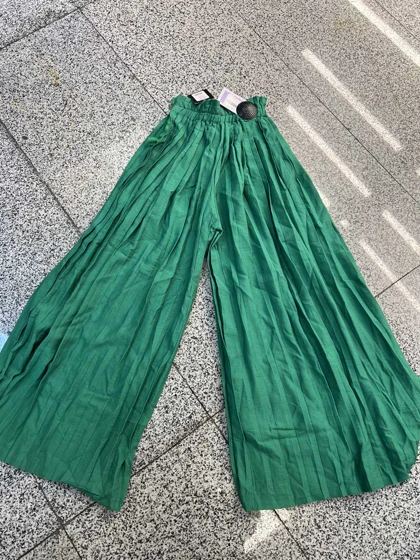 شلوار پلیسه‌دار