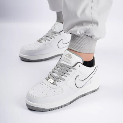 کفش کتانی اسپرت مردانه رنگ سفید طوسی مدل نایک NIKE AIR FORCE