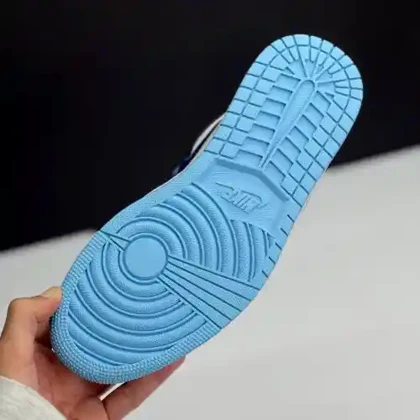 کفش نایک ایر جردن وان ساق‌دار ورنی آبی سورمه‌ای Nike Air Jordan 1 High Patent Navy Blue