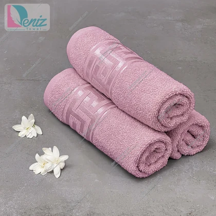 حوله دستی بسته سه عددی طرح ورساچه رنگ کالباسی روشن