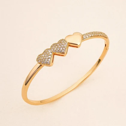 دستبند زنانه ژوپینگ طلایی طرح قلب نگین‌دار