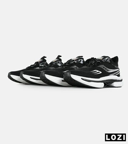 کفش کتانی مشکی سفید Saucony Axon 3