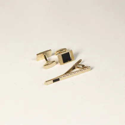 ست دکمه و گیره کروات