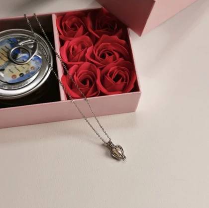 گردنبند صدف مروارید طبیعی عشق وارداتی با باکس گل